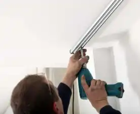 Motorized curtain fixing