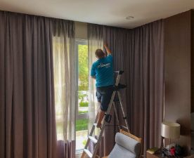 Remote-controlled curtain fixing