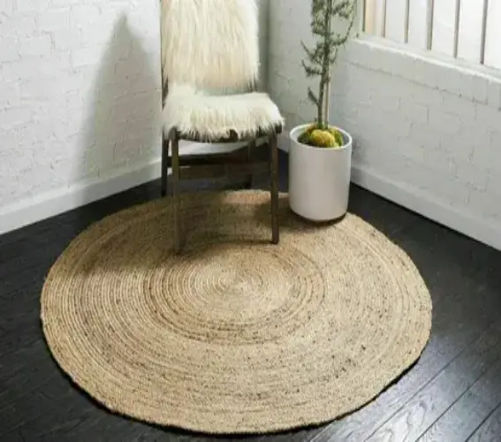 Braided jute round rug